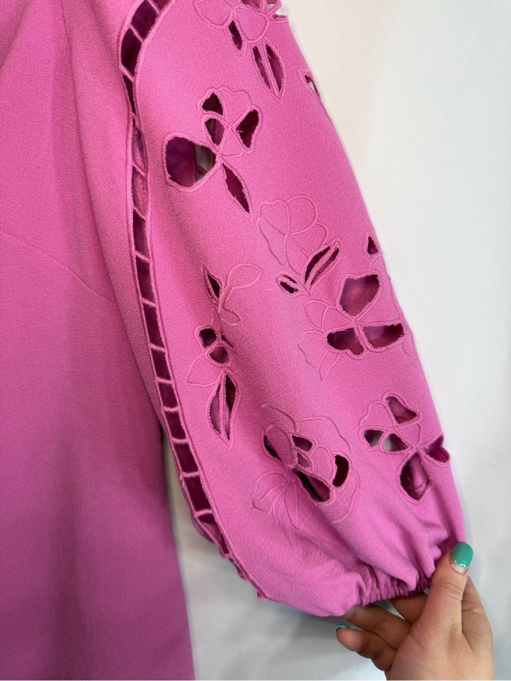 NEW Vince Camuto Crepe Eyelet-Sleeve Shift Dress in Peony, size 8 - Picture 4 of 8